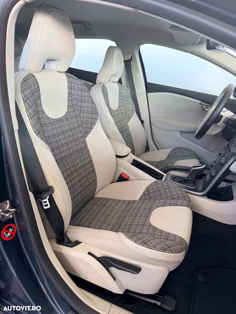 Volvo V40 D3 Geartronic Momentum - 27