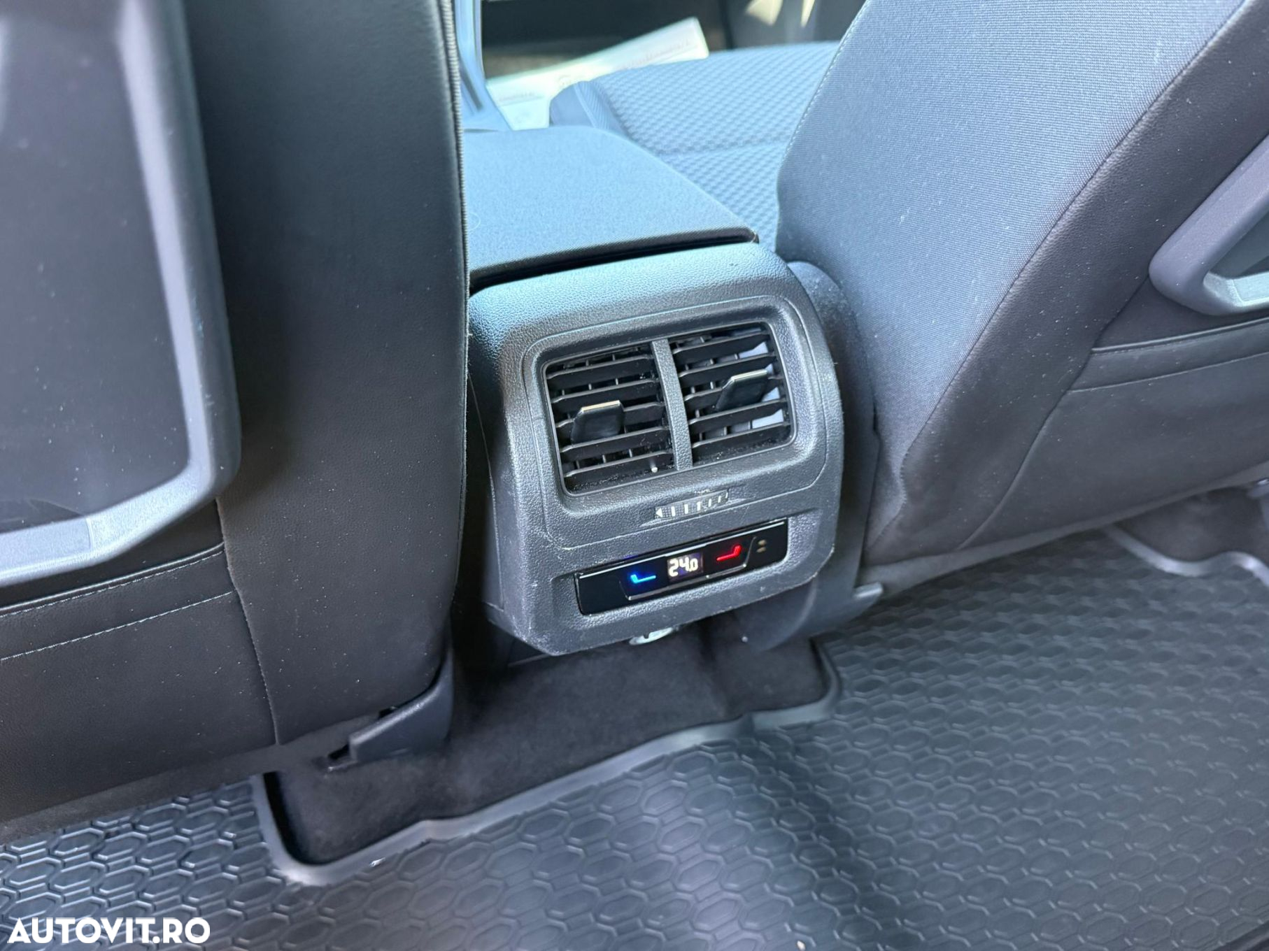 Volkswagen Touran 2.0 TDI DSG Comfortline - 29