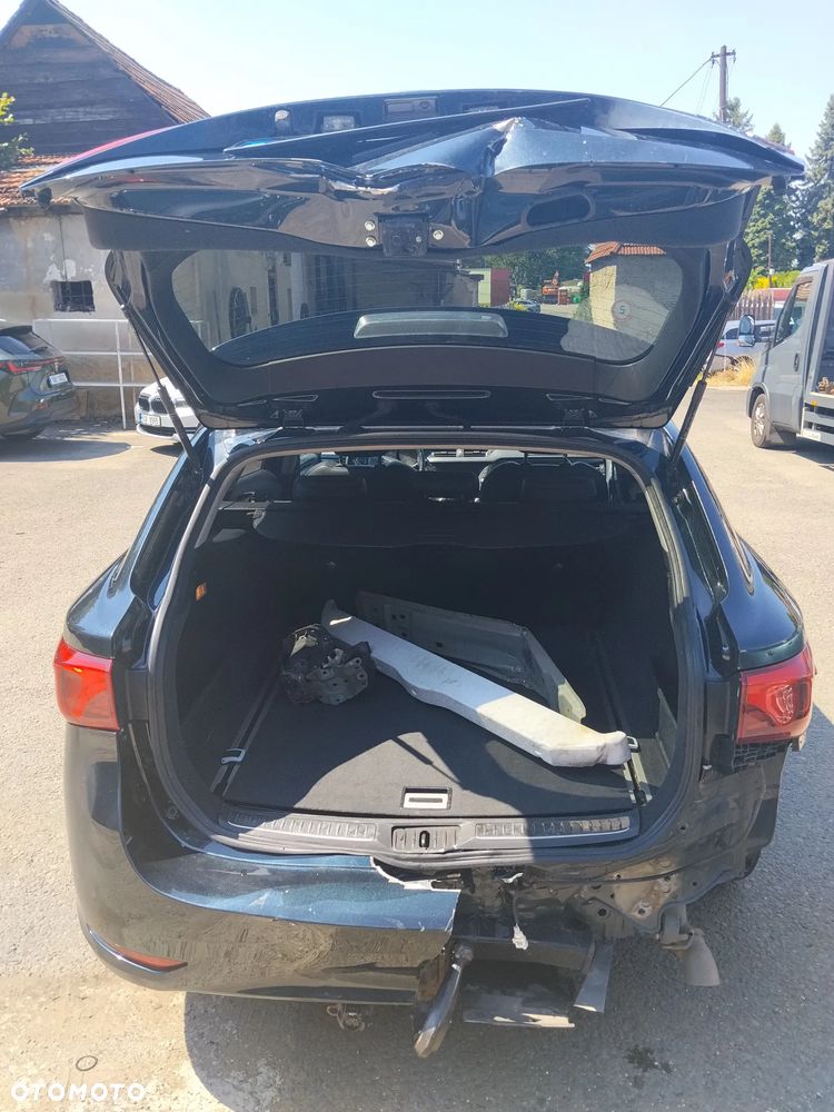 Toyota Avensis 2.0 D-4D Premium - 16