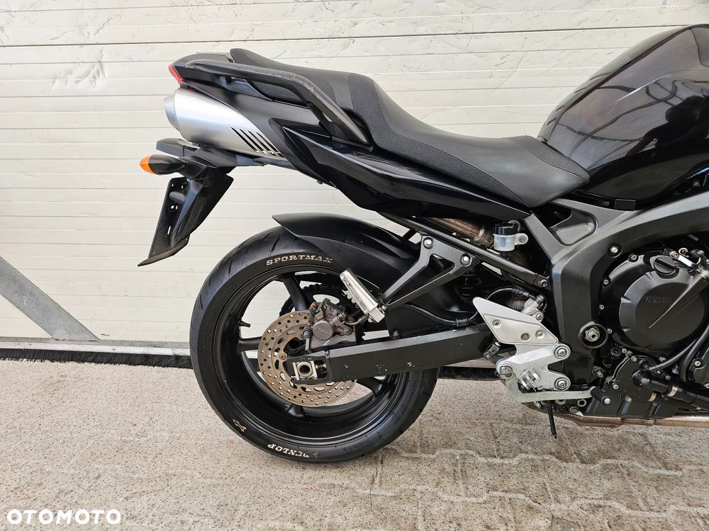 Yamaha FZ - 19