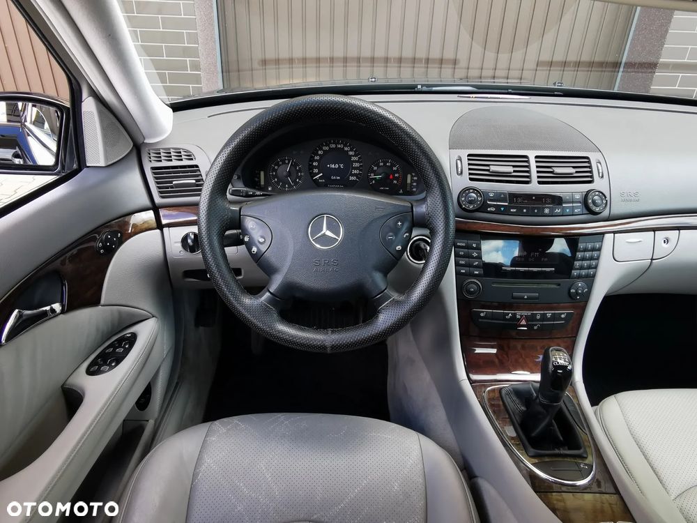 Mercedes-Benz Klasa E 240 Avantgarde - 13