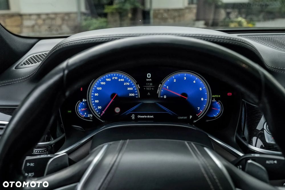 BMW Seria 7 750i xDrive - 22