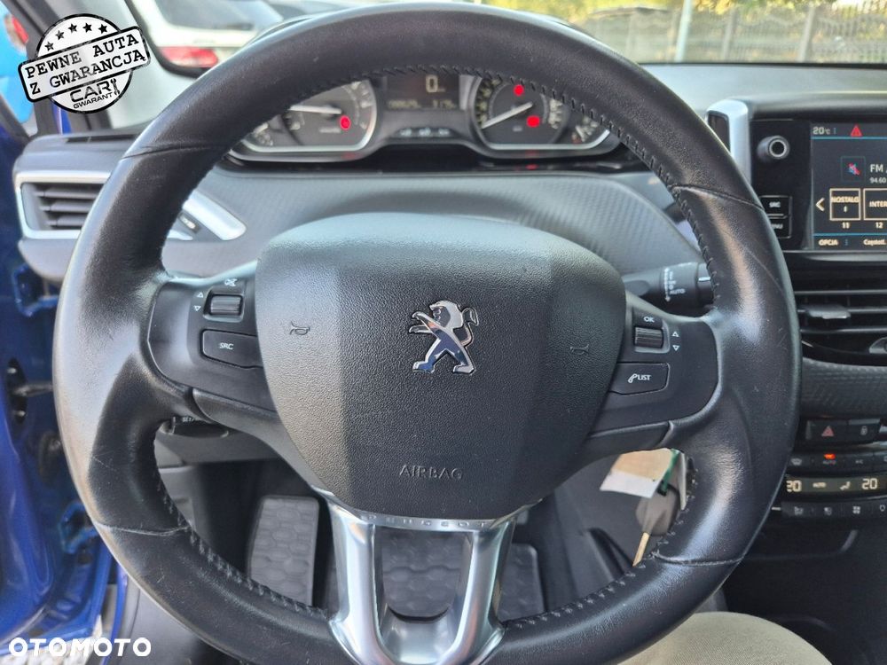 Peugeot 2008 1.2 Pure Tech Signature - 24