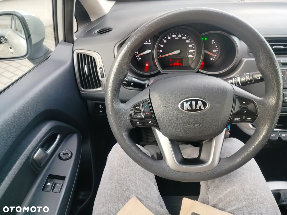 Kia Rio 1.4 L - 13