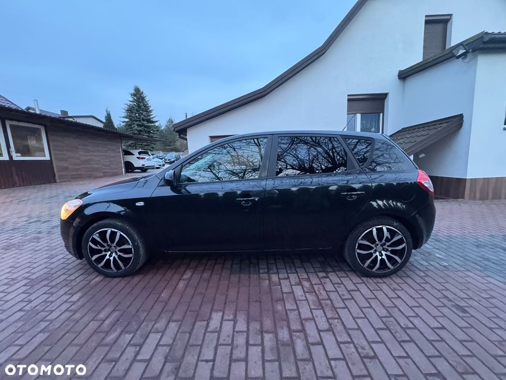 Kia Ceed - 9