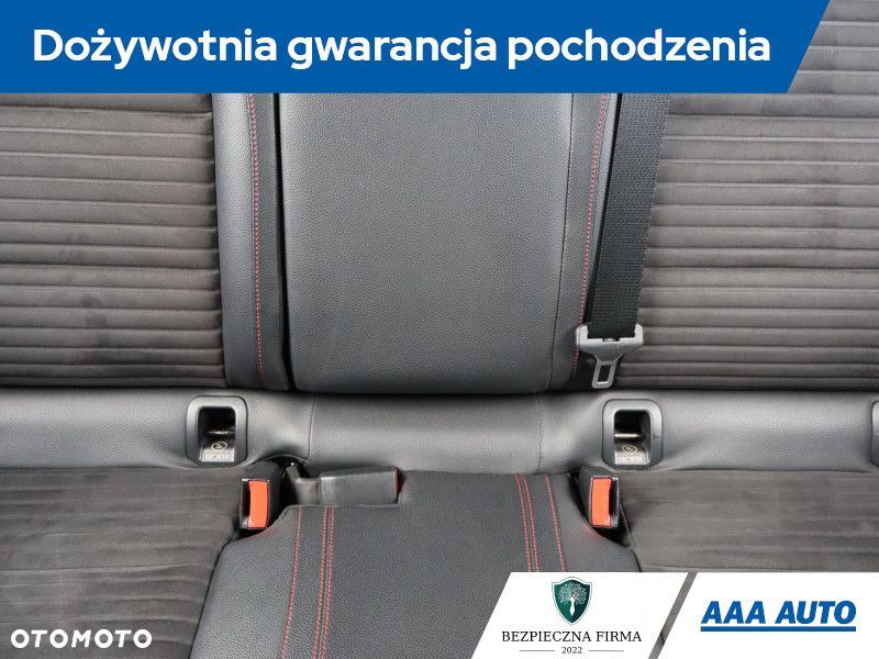 Mercedes-Benz GLA - 12