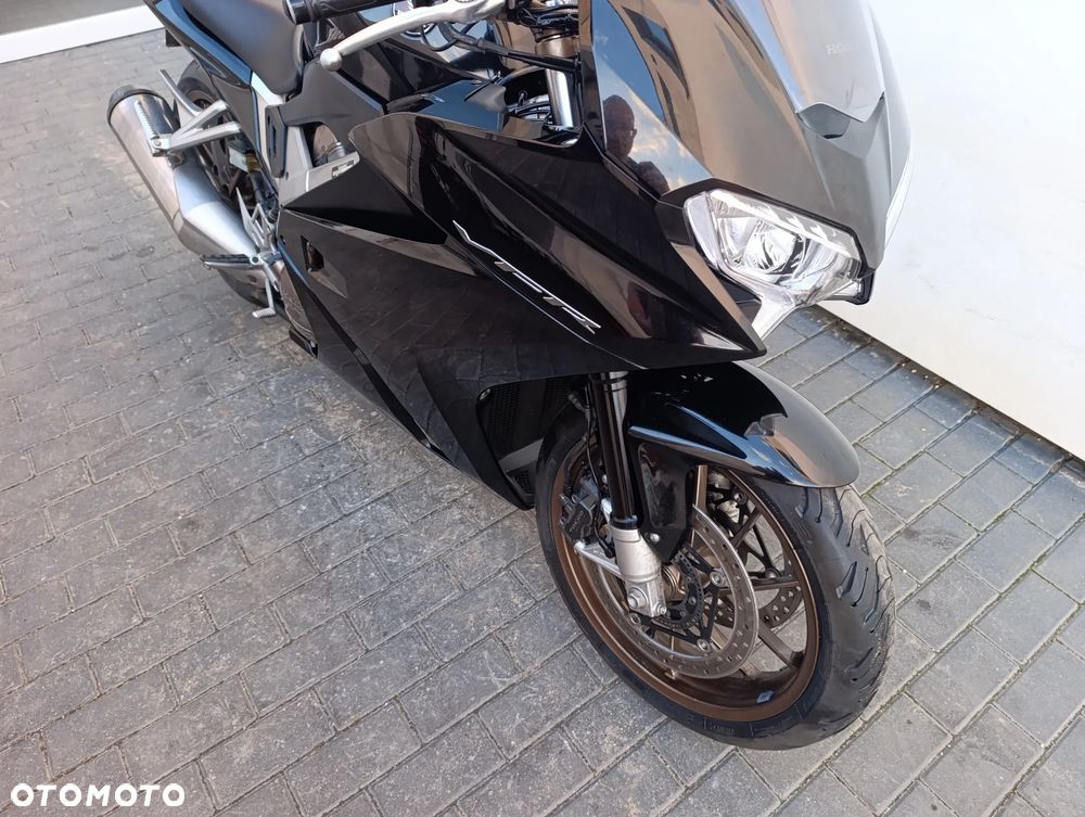 Honda VFR - 32