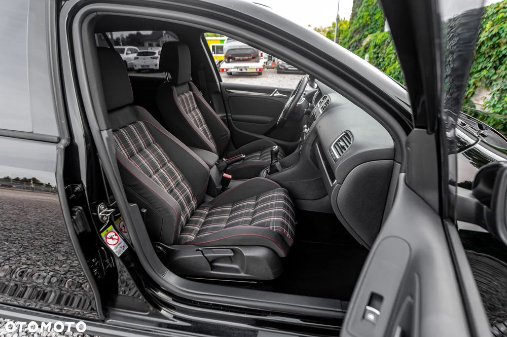 Volkswagen Golf 2.0 GTI - 22