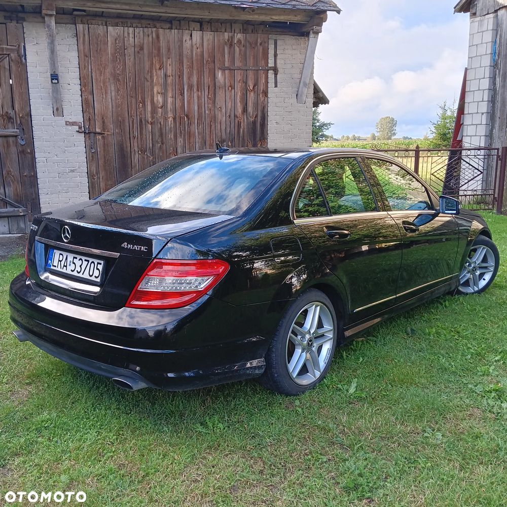 Mercedes-Benz Klasa C 300 7G-TRONIC - 21