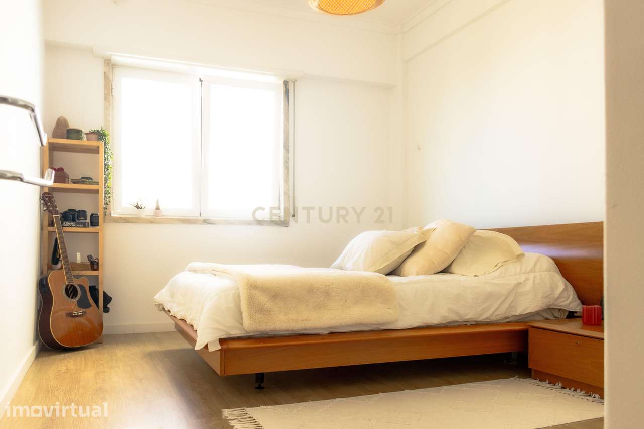 Apartamento T2 | Benfica | 8.º Andar | Vista Desafogada | Arrecadação - Grande imagem: 3/22