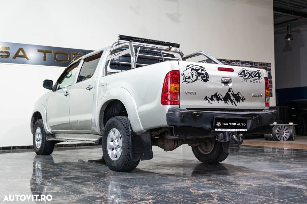 Toyota Hilux 4x4 Double Cab Sol - 24