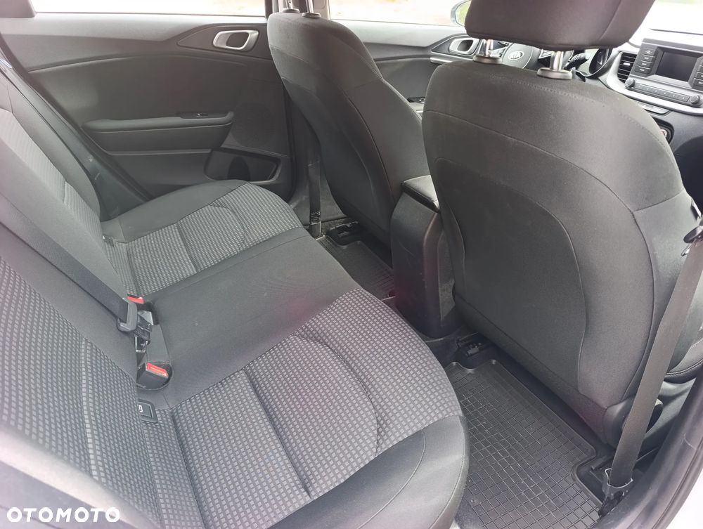 Kia Ceed - 12