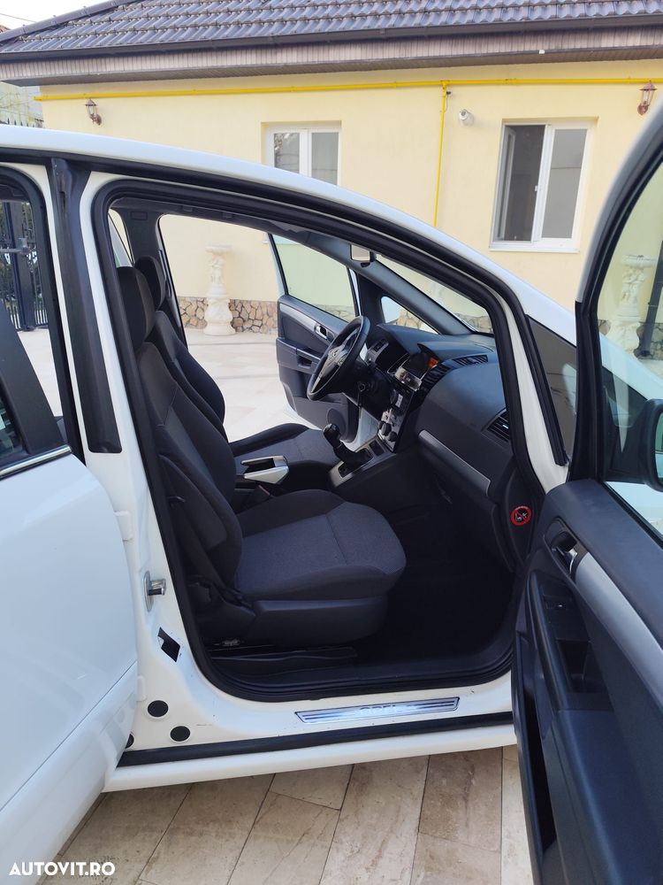 Opel Zafira - 10