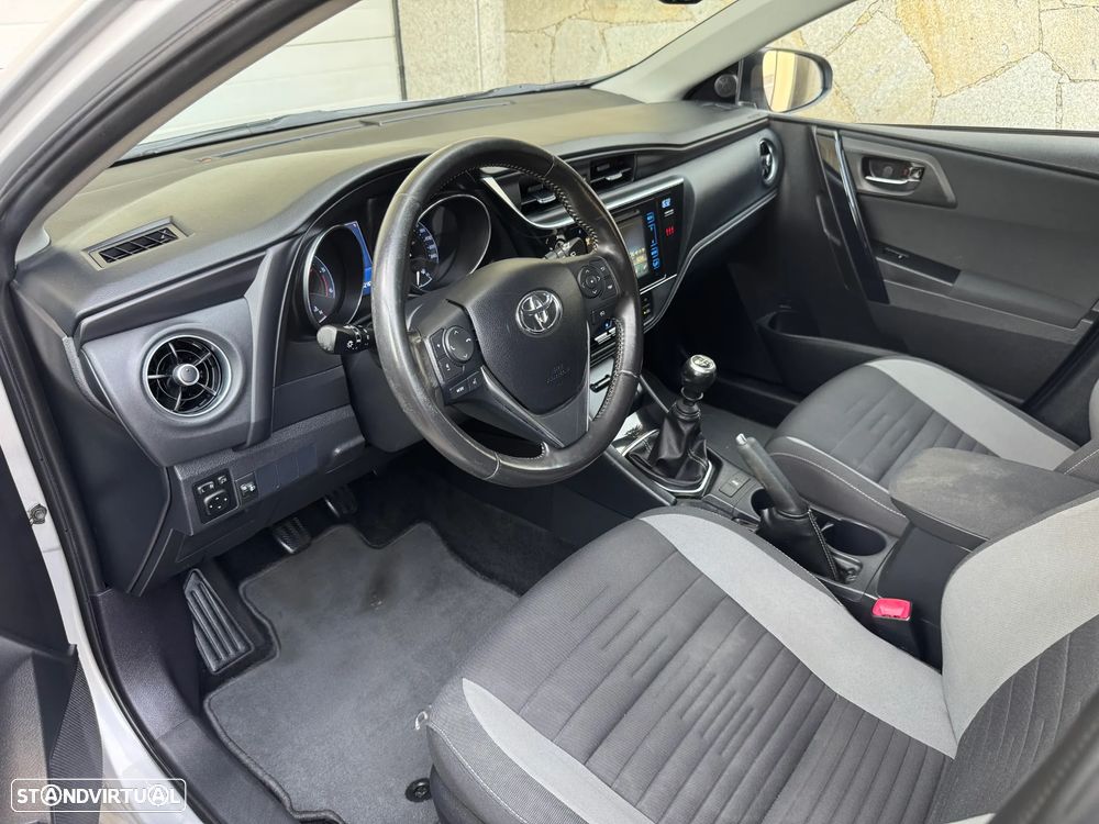 Toyota Auris 1.4 D-4D Comfort+Pack Sport - 5