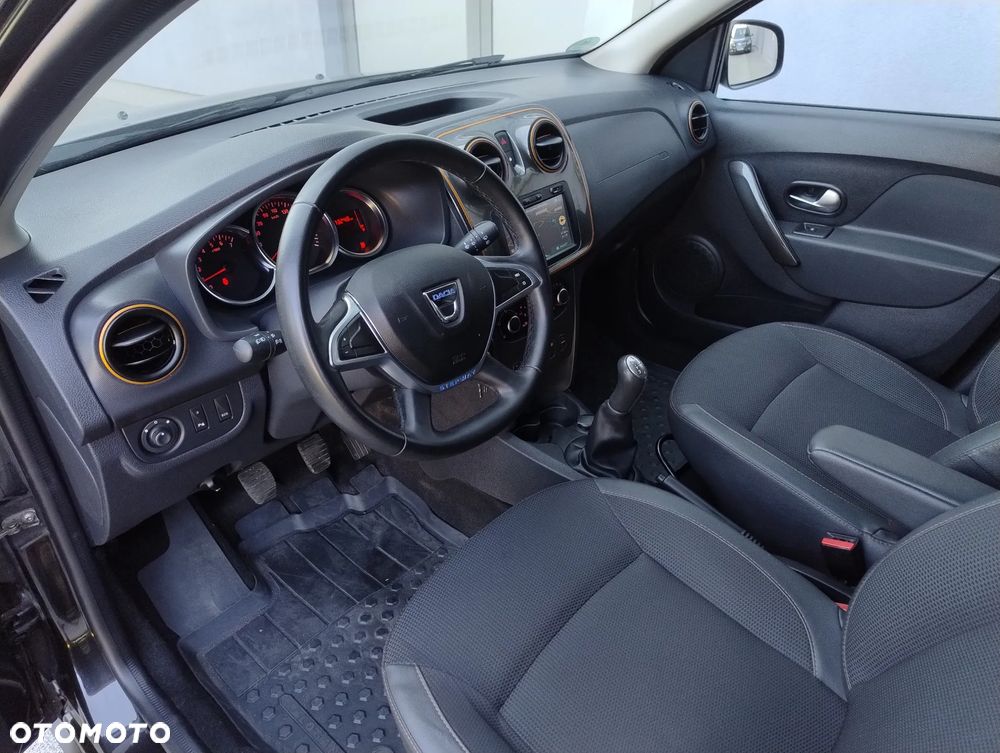 Dacia Logan TCe 90 S&S Stepway Celebration - 8