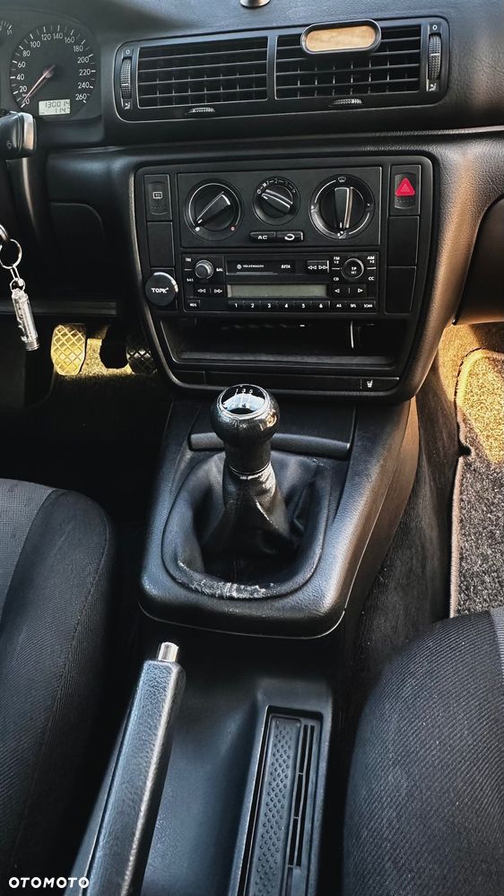 Volkswagen Passat 1.6 - 15