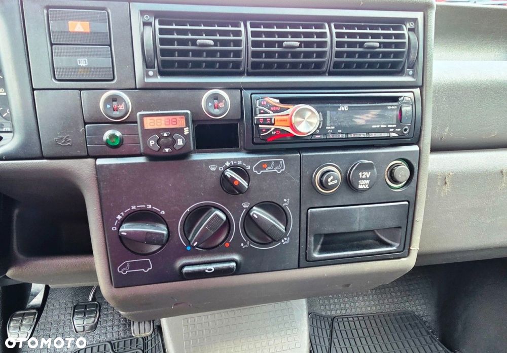Volkswagen Transporter - 11