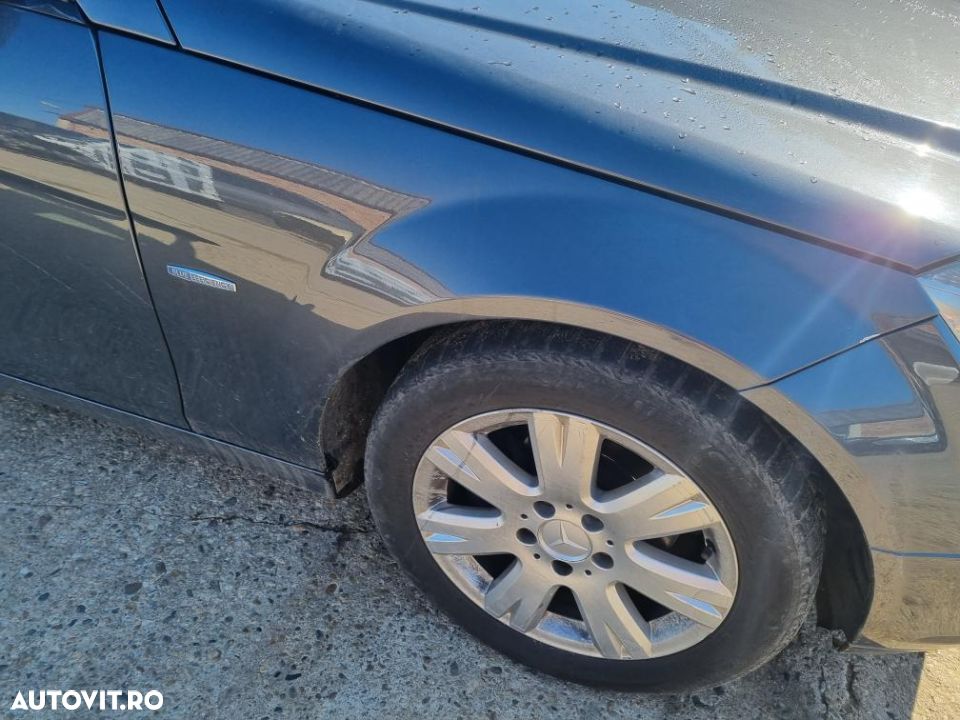 aripa mercedes c class w204 non facelift in stare buna - 2