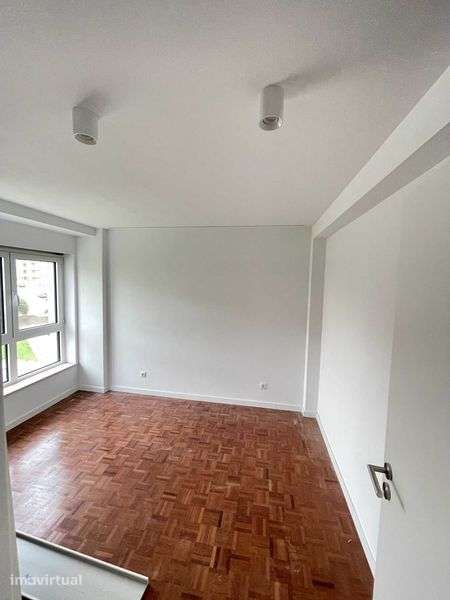 Arrendamento Apartamento T2 Renovado Buarcos Vista Mar - Grande imagem: 2/4