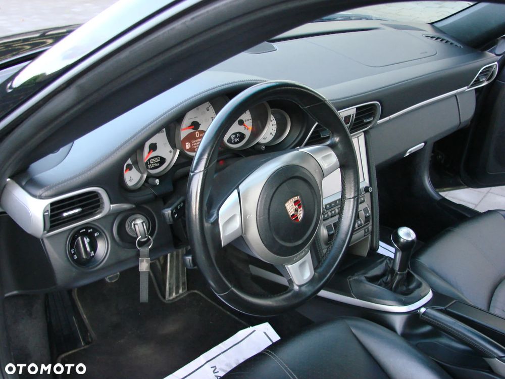 Porsche 911 Carrera 4 S - 18