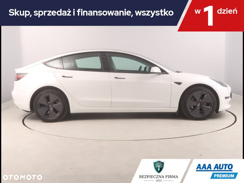 Tesla Model 3 - 7