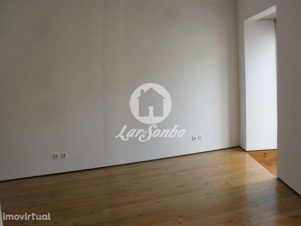 Prédio c/ 8 escritórios e 1 loja no centro da Póvoa de Varzim - Grande imagem: 2/8