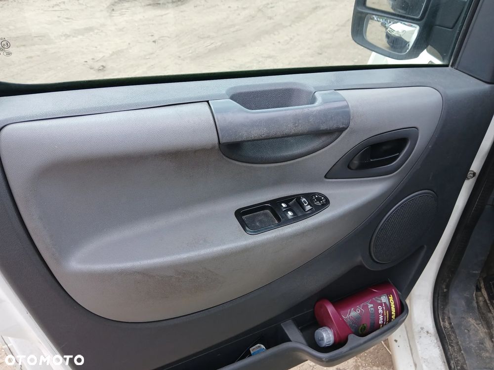 citroen jumpy II fotel fotele kanapa deska kokpit podsufitka boczek boczki klamka podłokietnik licznik - 2