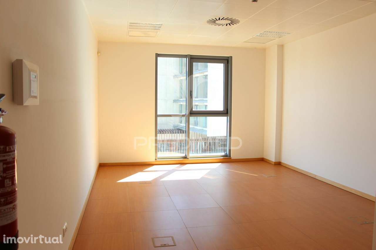 Escritório novo, vista rio - Parque das Nações - Grande imagem: 2/12