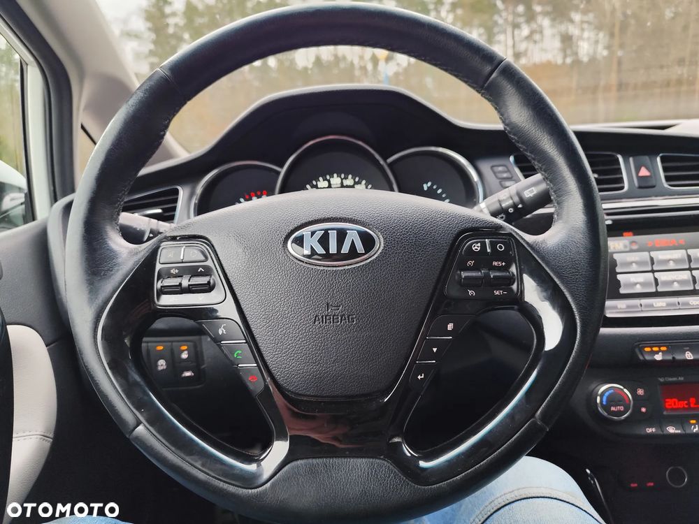 Kia Ceed 1.6 CRDi 128 ISG Dream Team Edition - 24