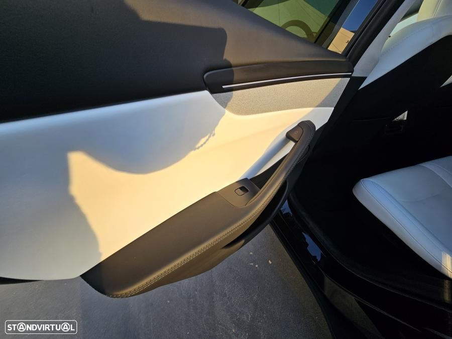 Tesla Model Y Long Range Dual Motor AWD - 24