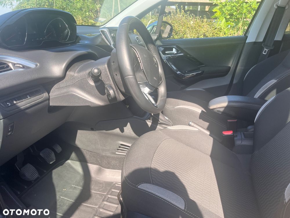Peugeot 208 1.2 PureTech Style - 12