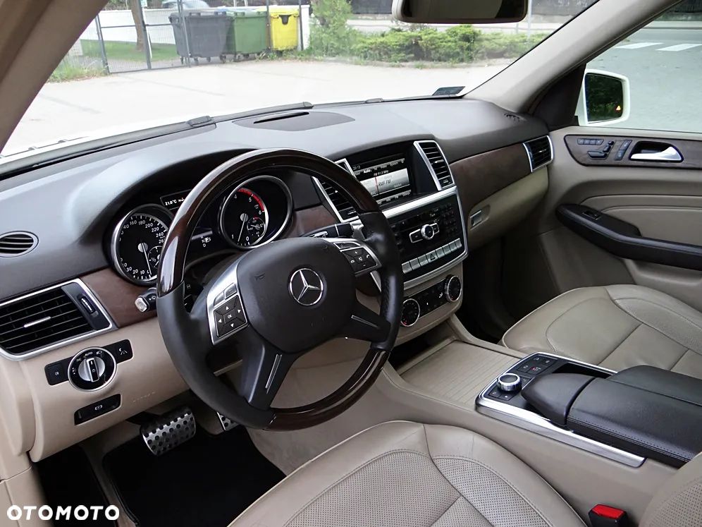 Mercedes-Benz ML 350 BlueTEC 4MATIC 7G-TRONIC - 23