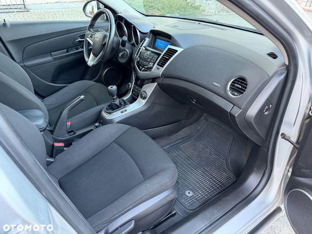 Chevrolet Cruze 1.6 LT - 9