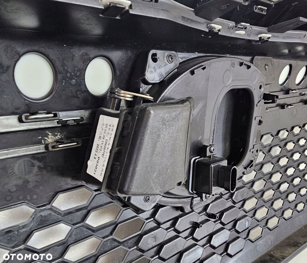 GRILL ATRAPA CHROMY MAXUS eDELIVER 9 V90 2019- - 11