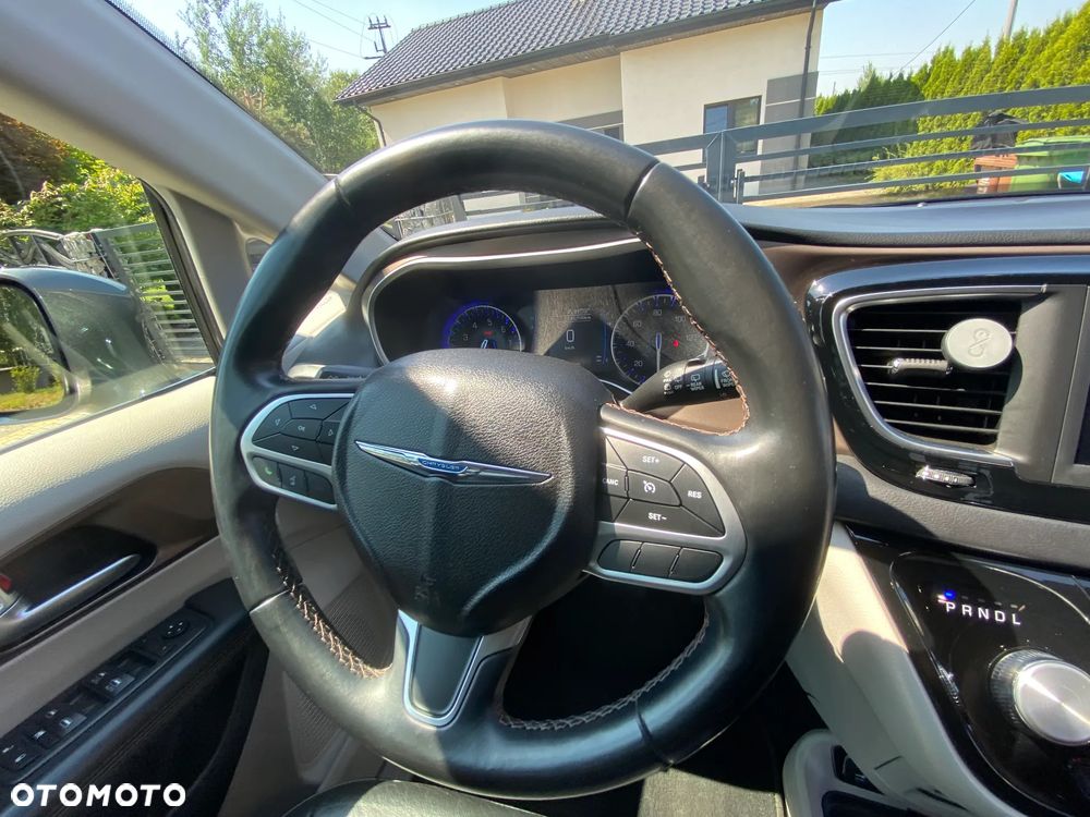 Chrysler Pacifica - 13