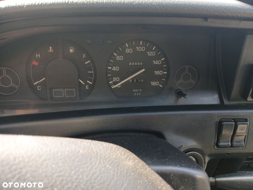 Toyota Corolla 1.8D L - 6