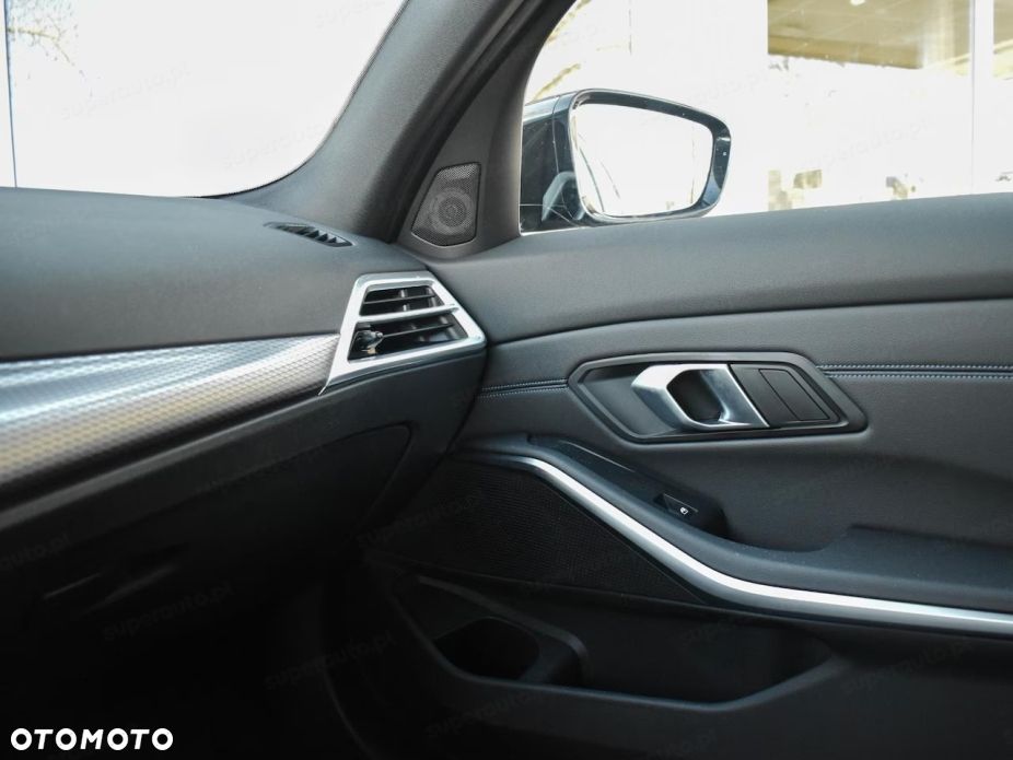 BMW Seria 3 320d xDrive mHEV M Sport - 12