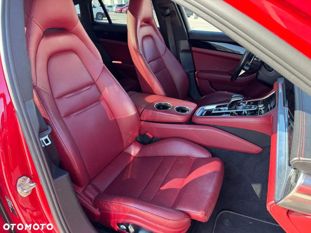 Porsche Panamera 4 E-Hybrid - 11