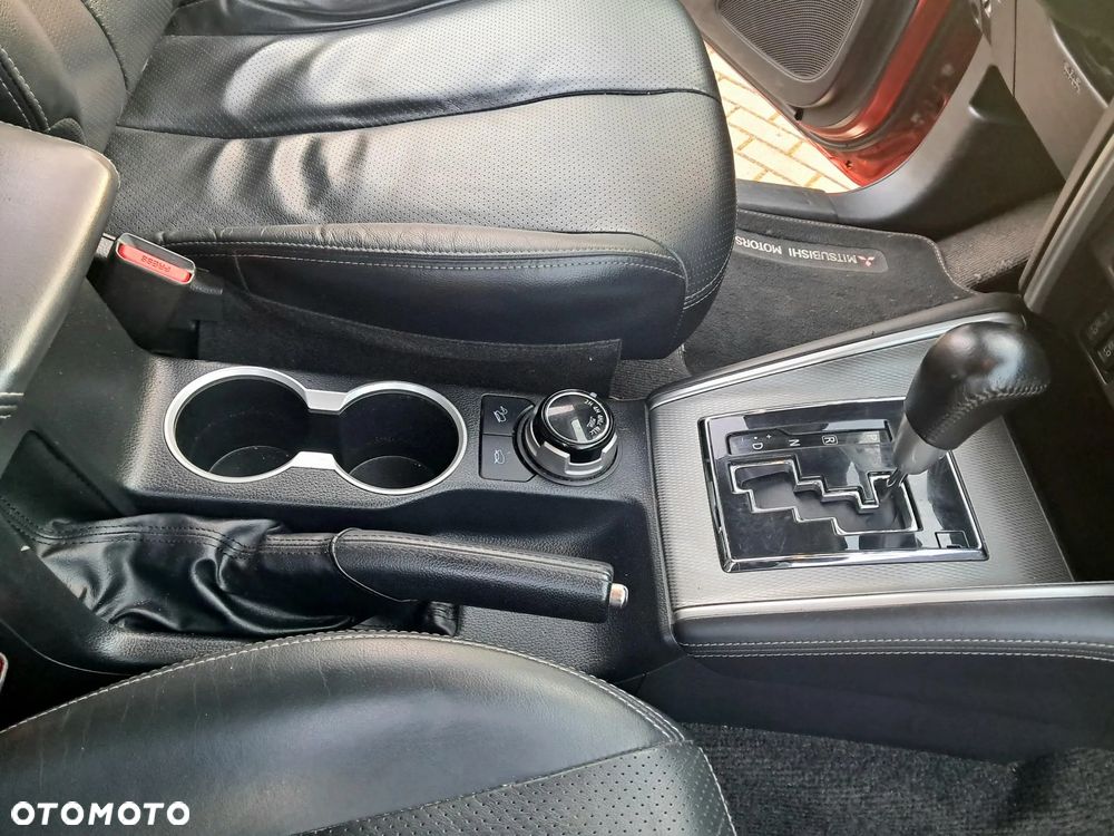 Mitsubishi L200 2.2 d DC Instyle Plus - 35