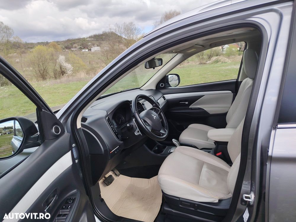 Mitsubishi Outlander 2.0 4WD Plus - 16