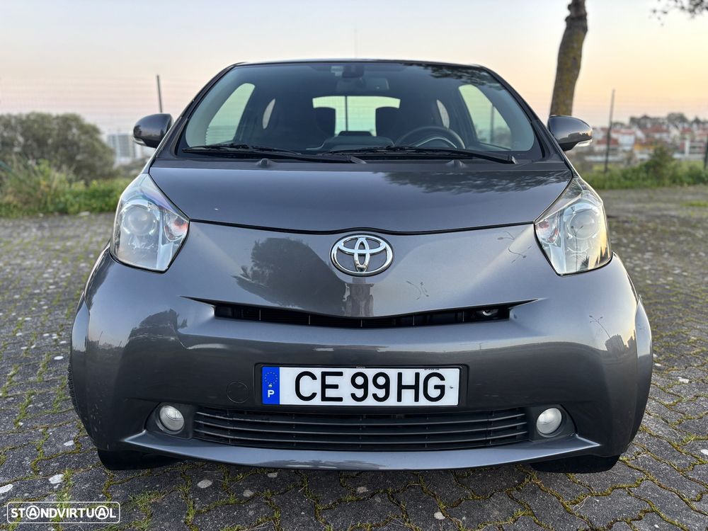 Toyota iQ - 2