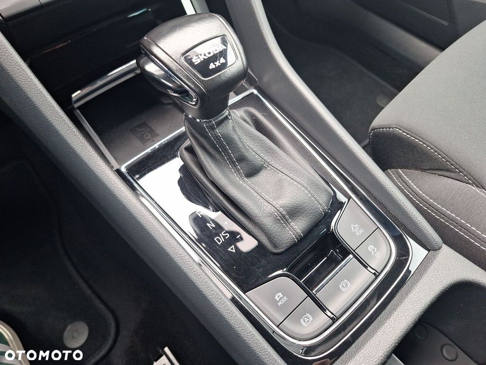 Skoda Karoq 2.0 TDI SCR 4x4 Sportline DSG - 16