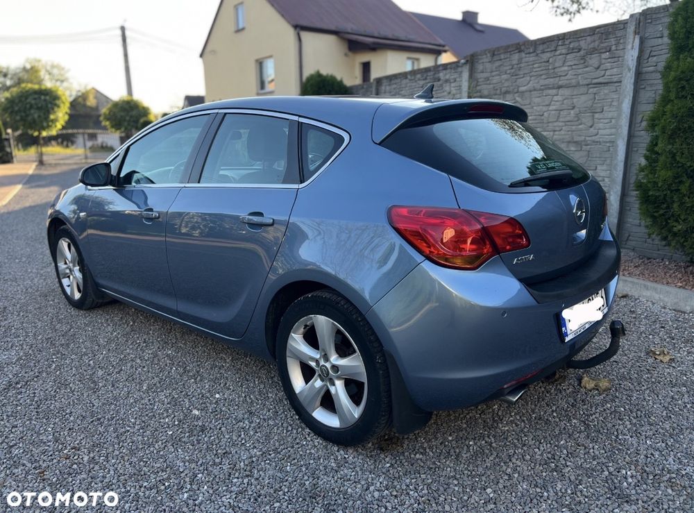 Opel Astra 2010 photo 5