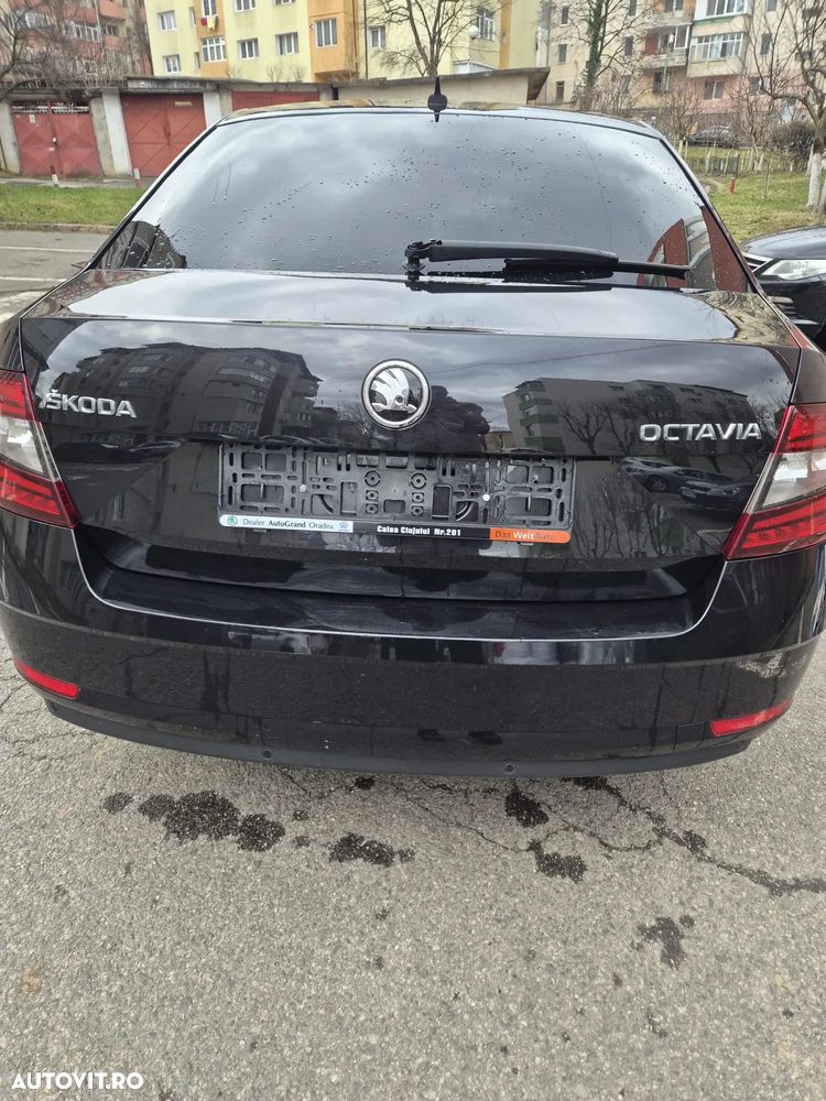 Skoda Octavia 2.0 TDI DSG Ambition - 6