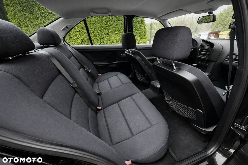 BMW Seria 3 318i - 13