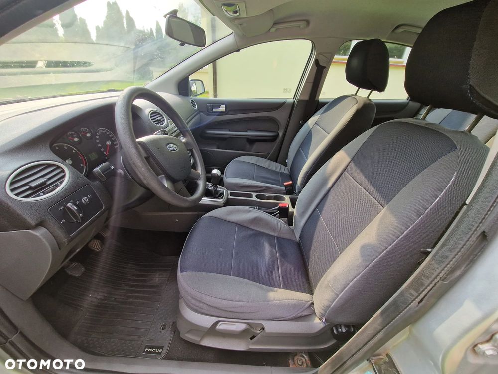 Ford Focus 1.6 Ambiente - 22