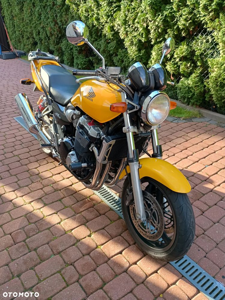 Honda CB - 1