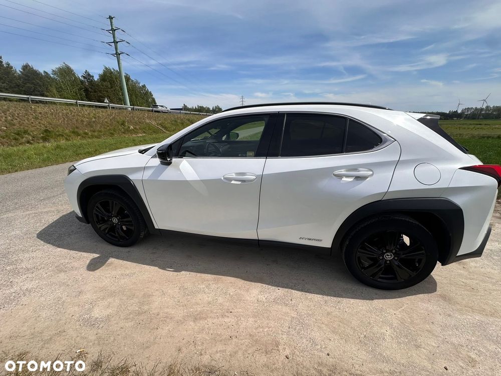 Lexus UX - 3