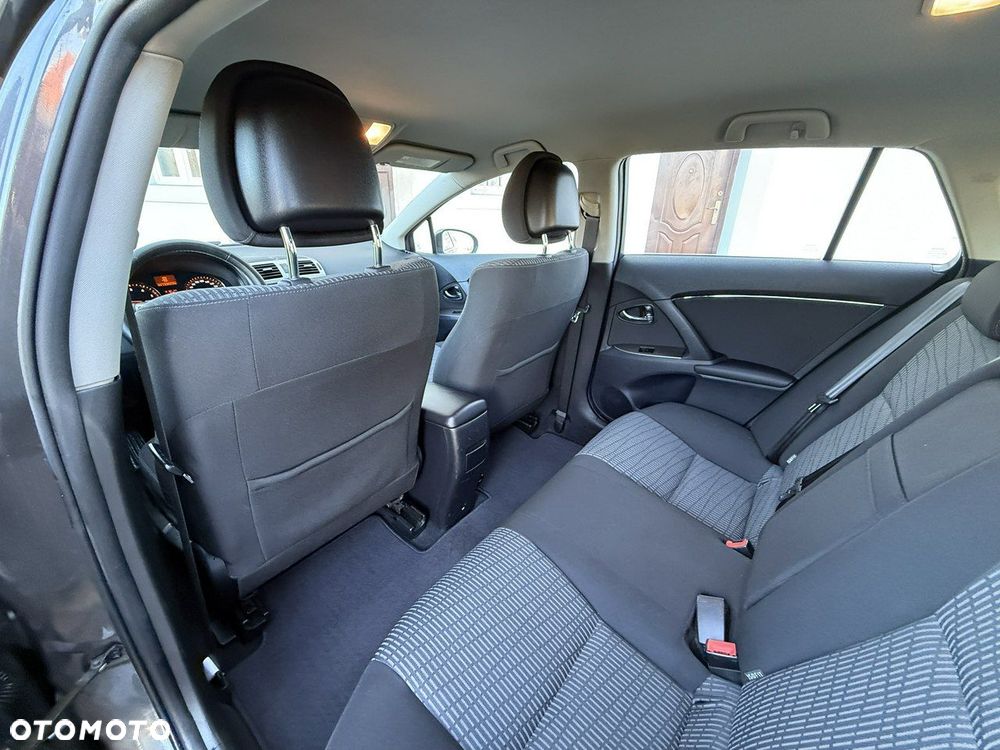 Toyota Avensis - 25