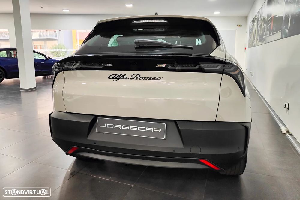 Alfa Romeo Junior Elletrica 50 kWh Launch Edition - 28